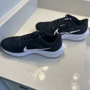 New Women’s Nike Pegasus 40 shoes. Size 7